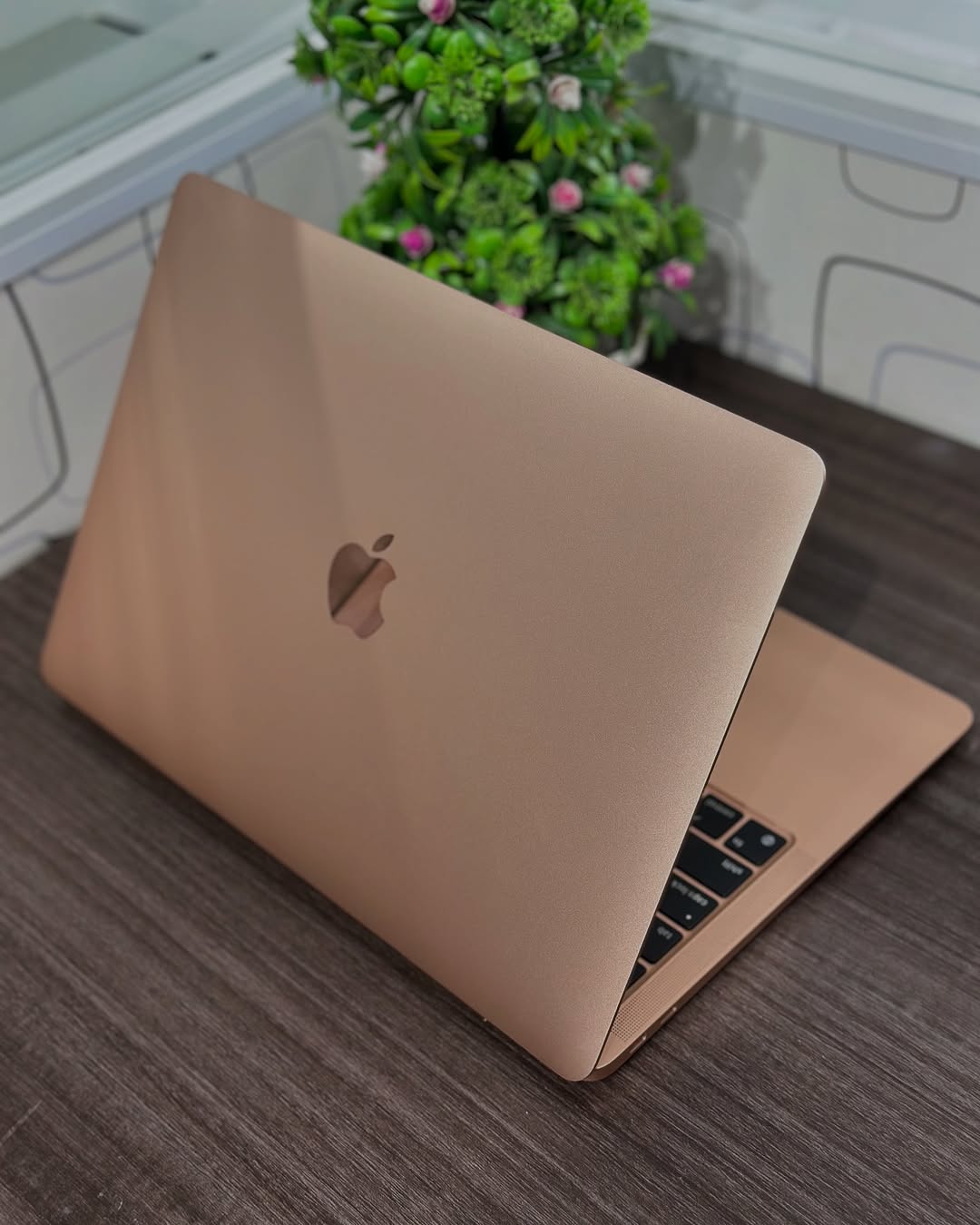 Apple MacBook Air M1 Chip ( 2020 )