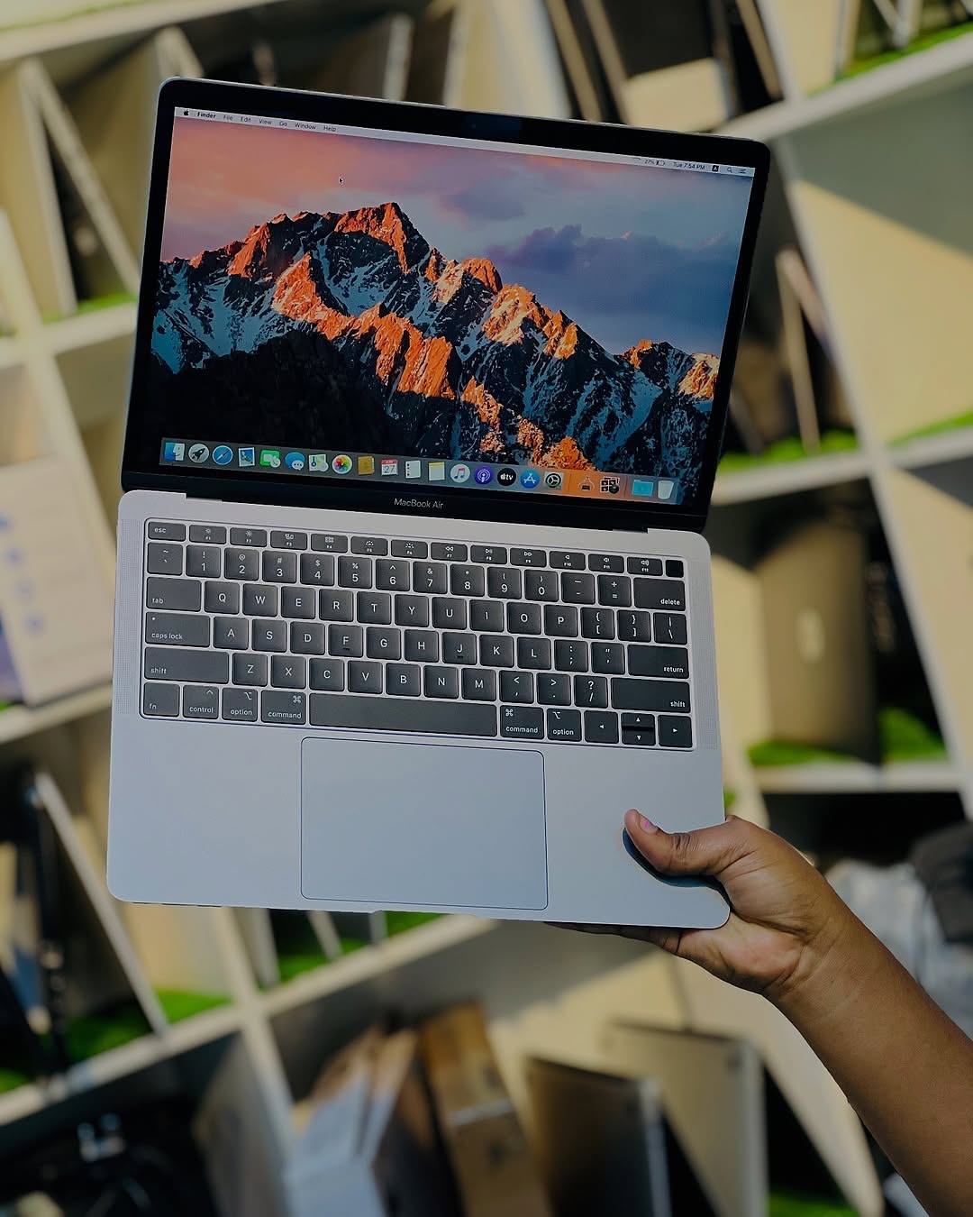 Apple MacBook Air core i5 ( 2019 )