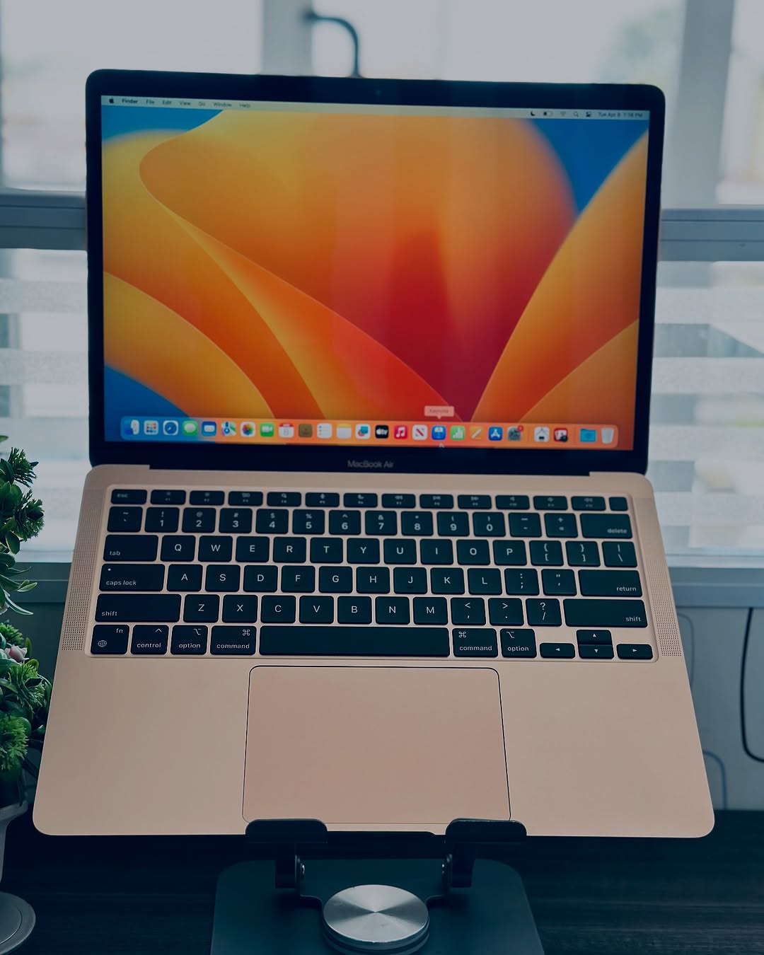 Apple MacBook Air M1 Chip ( 2020 )