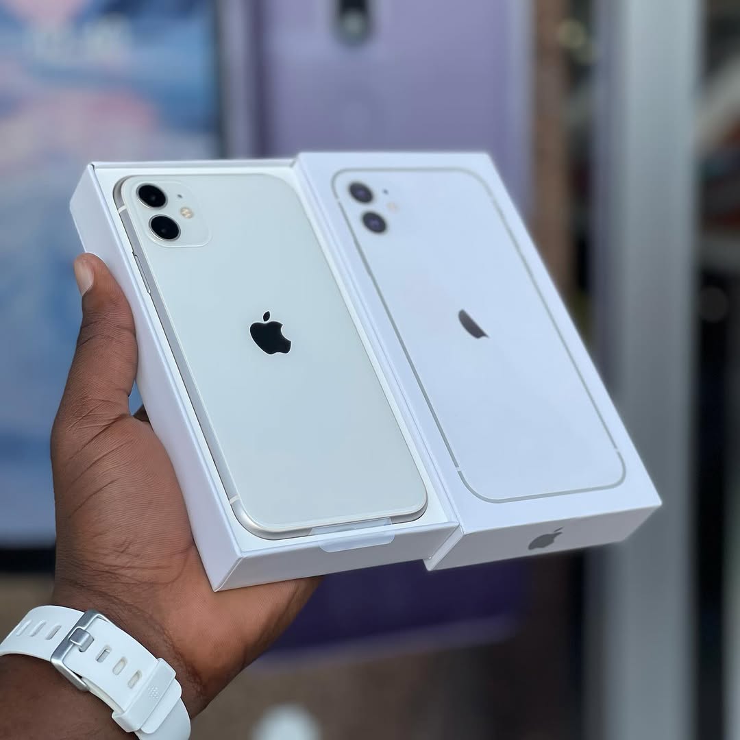 iPhone 11 ( Brand New Sealed )