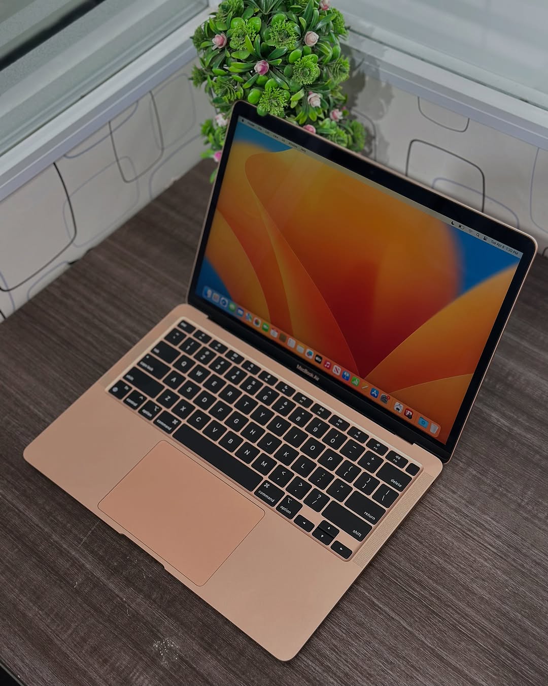 Apple MacBook Air M1 Chip ( 2020 )