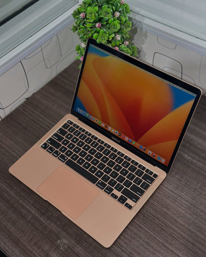 Apple MacBook Air M1 Chip ( 2020 )