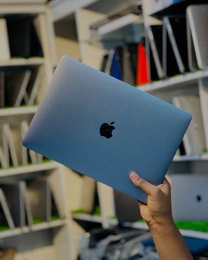 Apple MacBook Air core i5 ( 2019 )
