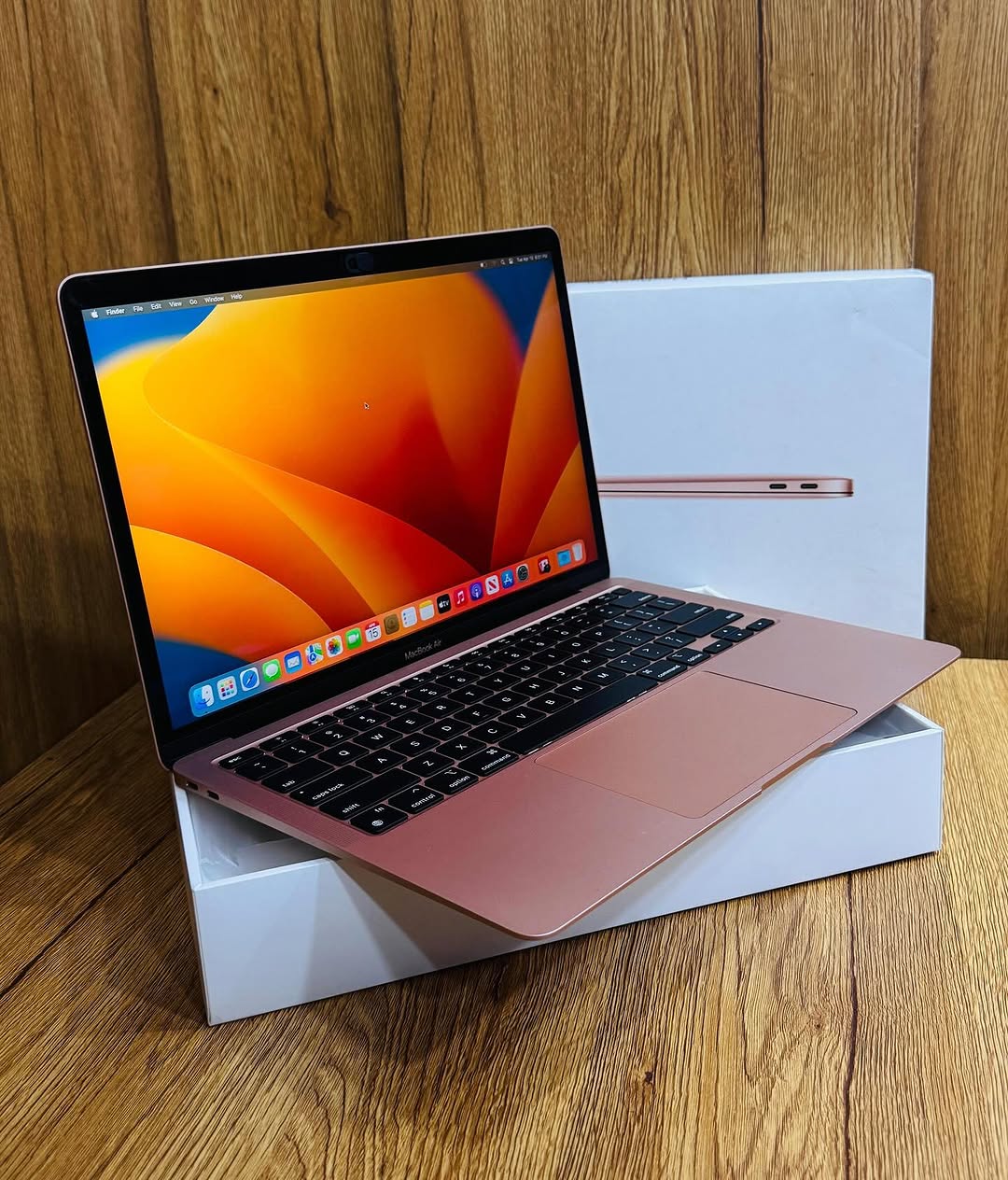 Apple MacBook Air M1 Chip ( 2020 )