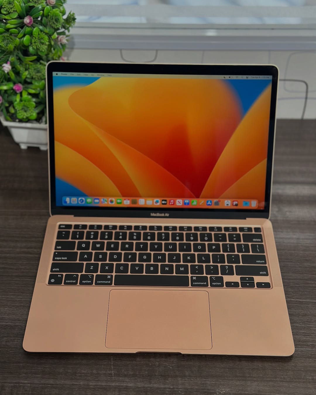Apple MacBook Air M1 Chip ( 2020 )